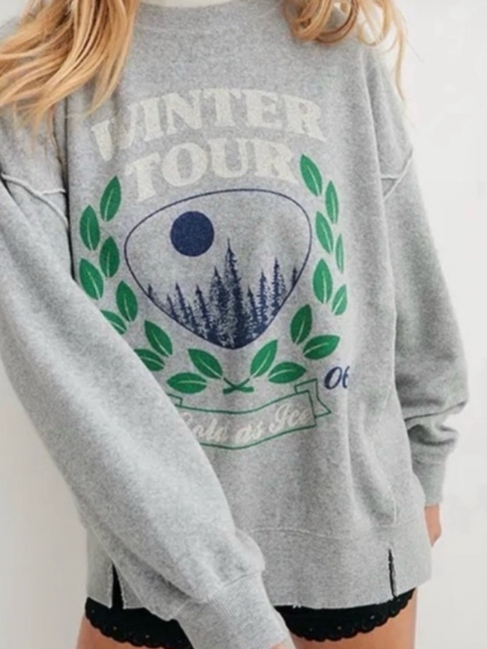 Aerie "Winter Tour" Graphic Sweatshirt - Cozy Women's Pullover